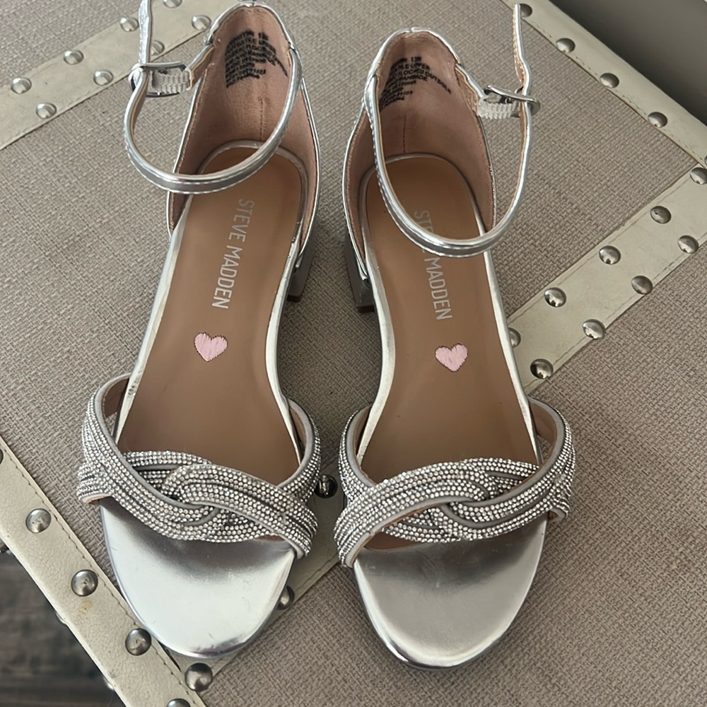 Steve Madden girls with little heel silver